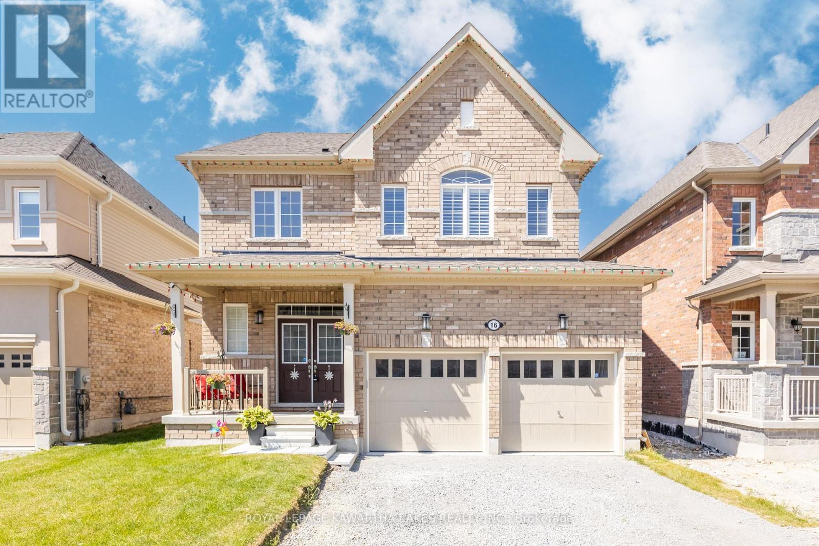 <h3>$999,999</h3><p>16 Cliff Thompson Court, Georgina, Ontario</p>