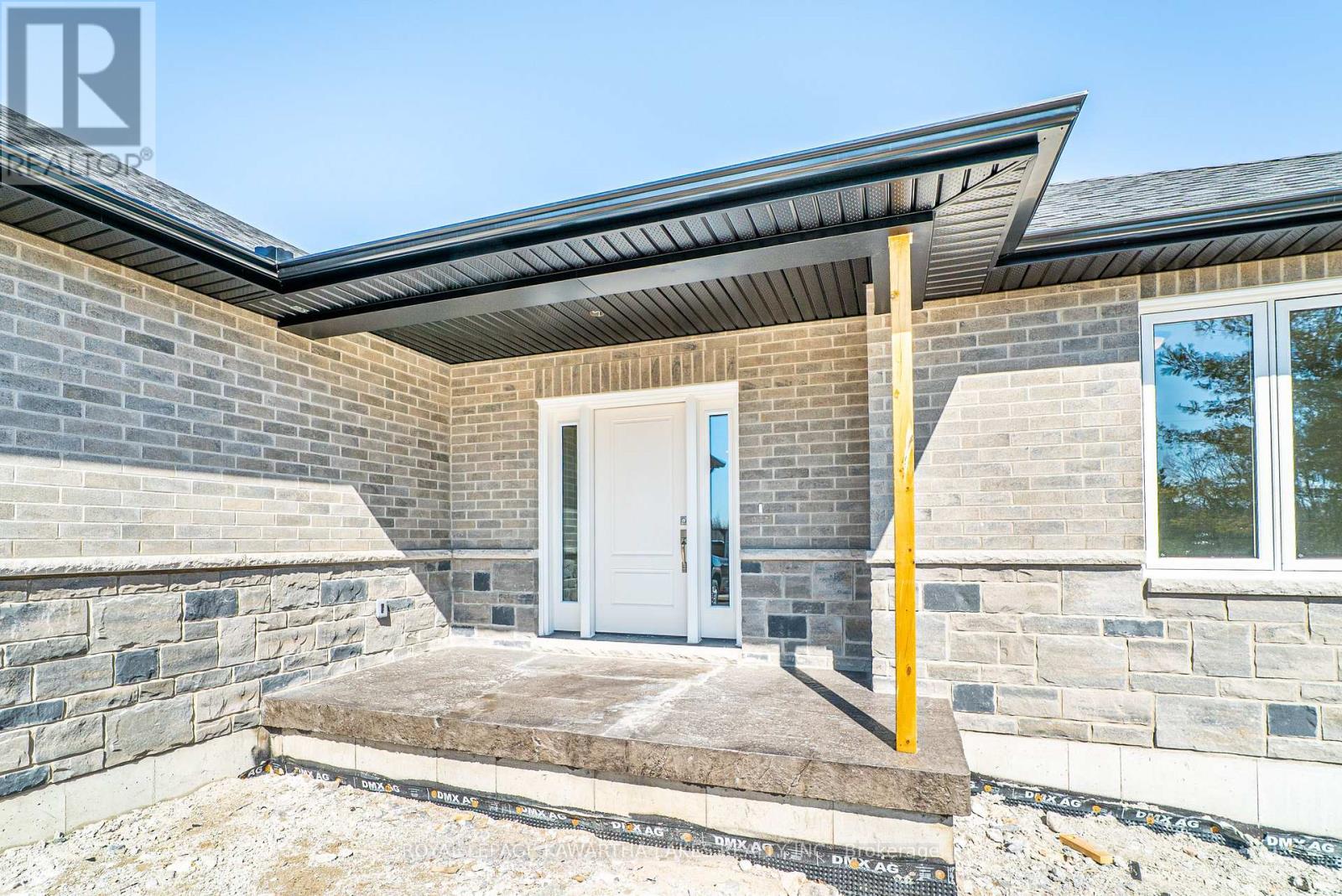 6 Patrick Street, Kawartha Lakes, Ontario  K0M 2B0 - Photo 8 - X12072455