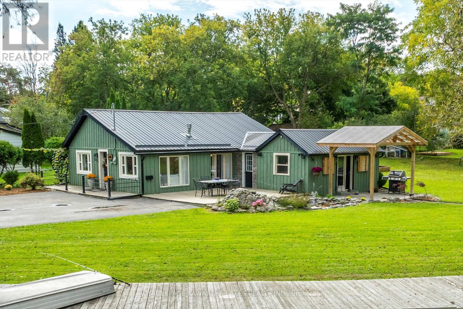 <div class="slider-price">$699,900</div><p>1 Water Street, Kawartha Lakes, Ontario</p>