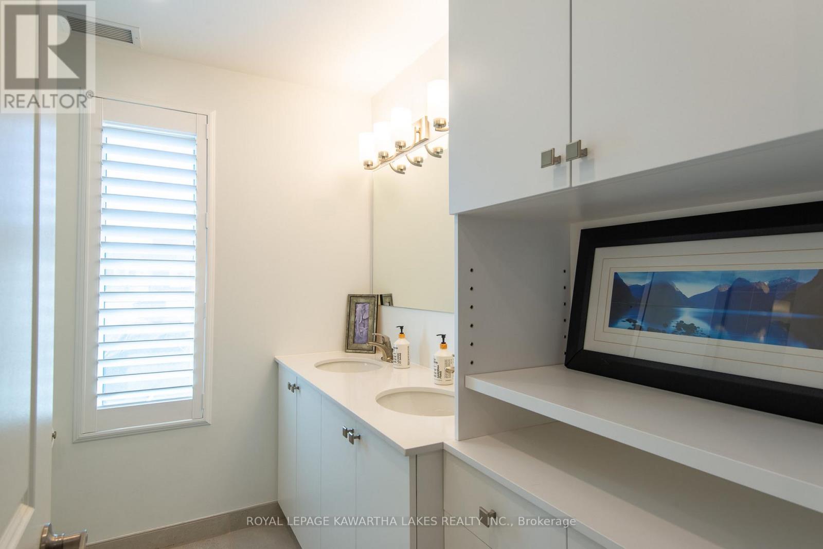 201 - 19 West Street N, Kawartha Lakes, Ontario  K0M 1N0 - Photo 10 - X12094763