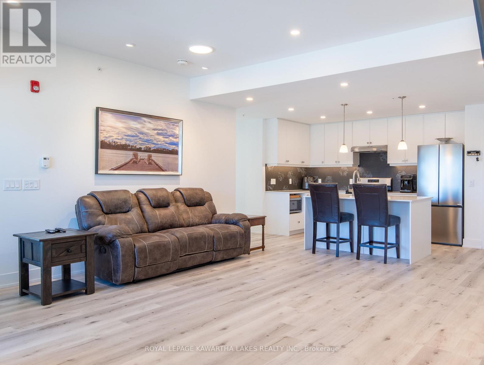 201 - 19 West Street N, Kawartha Lakes, Ontario  K0M 1N0 - Photo 4 - X12094763