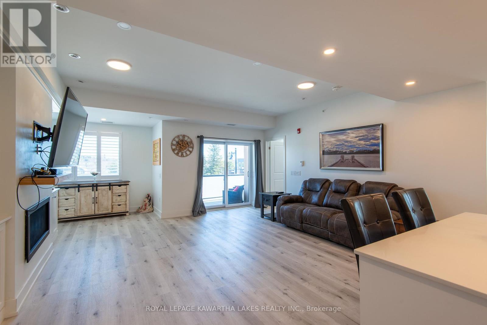 201 - 19 West Street N, Kawartha Lakes, Ontario  K0M 1N0 - Photo 6 - X12094763