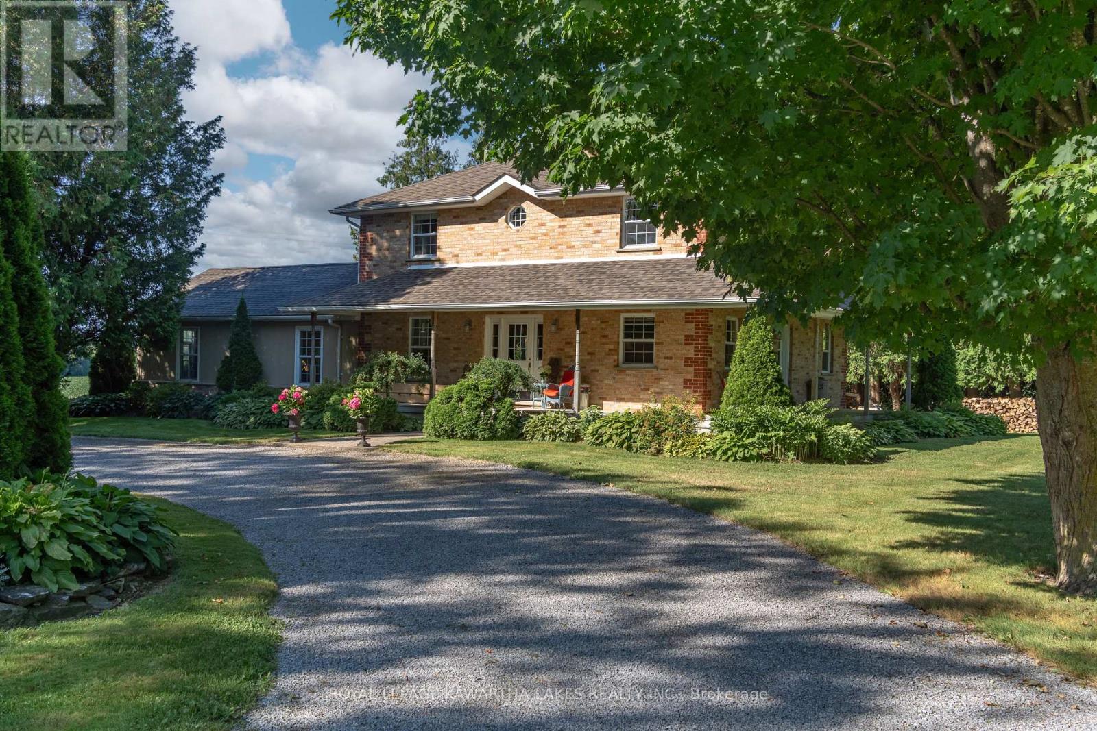 <div class="slider-price">$2,399,000</div><p>890 Woodville Road, Kawartha Lakes, Ontario</p>
