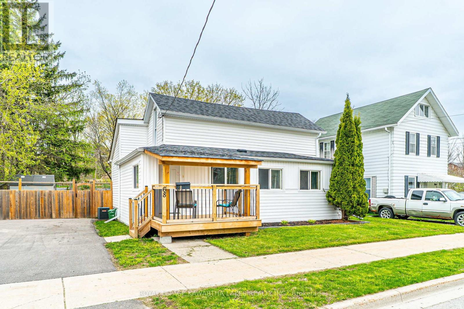 68 Ridout Street, Kawartha Lakes, Ontario  K9V 2B8 - Photo 1 - X12137233