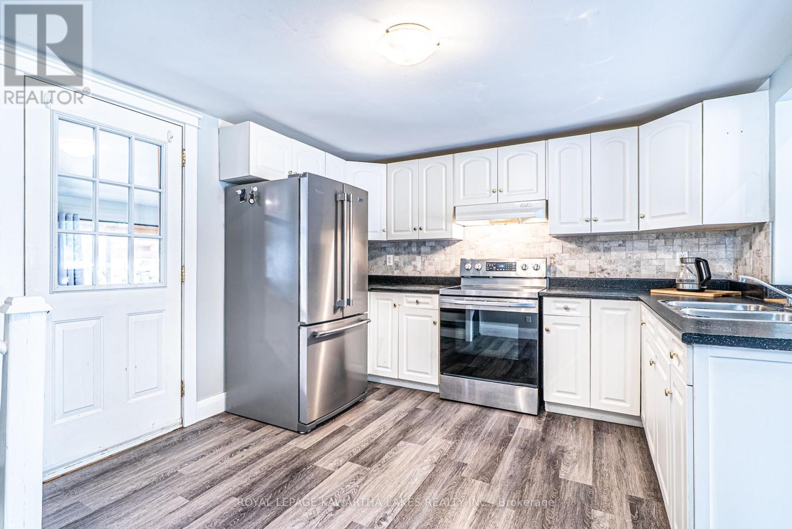 68 Ridout Street, Kawartha Lakes, Ontario  K9V 2B8 - Photo 10 - X12137233