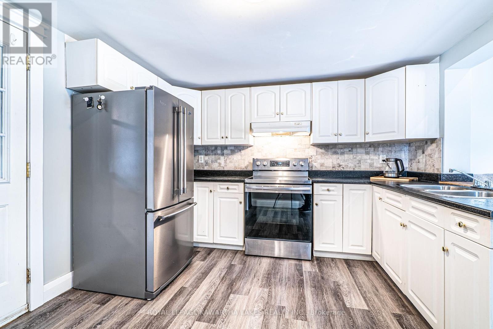 68 Ridout Street, Kawartha Lakes, Ontario  K9V 2B8 - Photo 11 - X12137233
