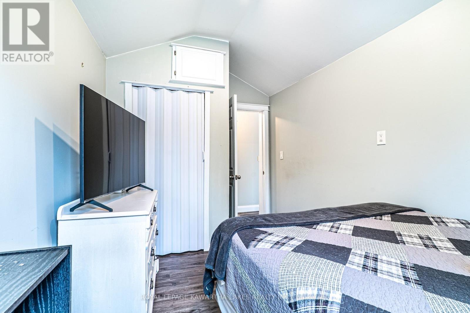 68 Ridout Street, Kawartha Lakes, Ontario  K9V 2B8 - Photo 16 - X12137233