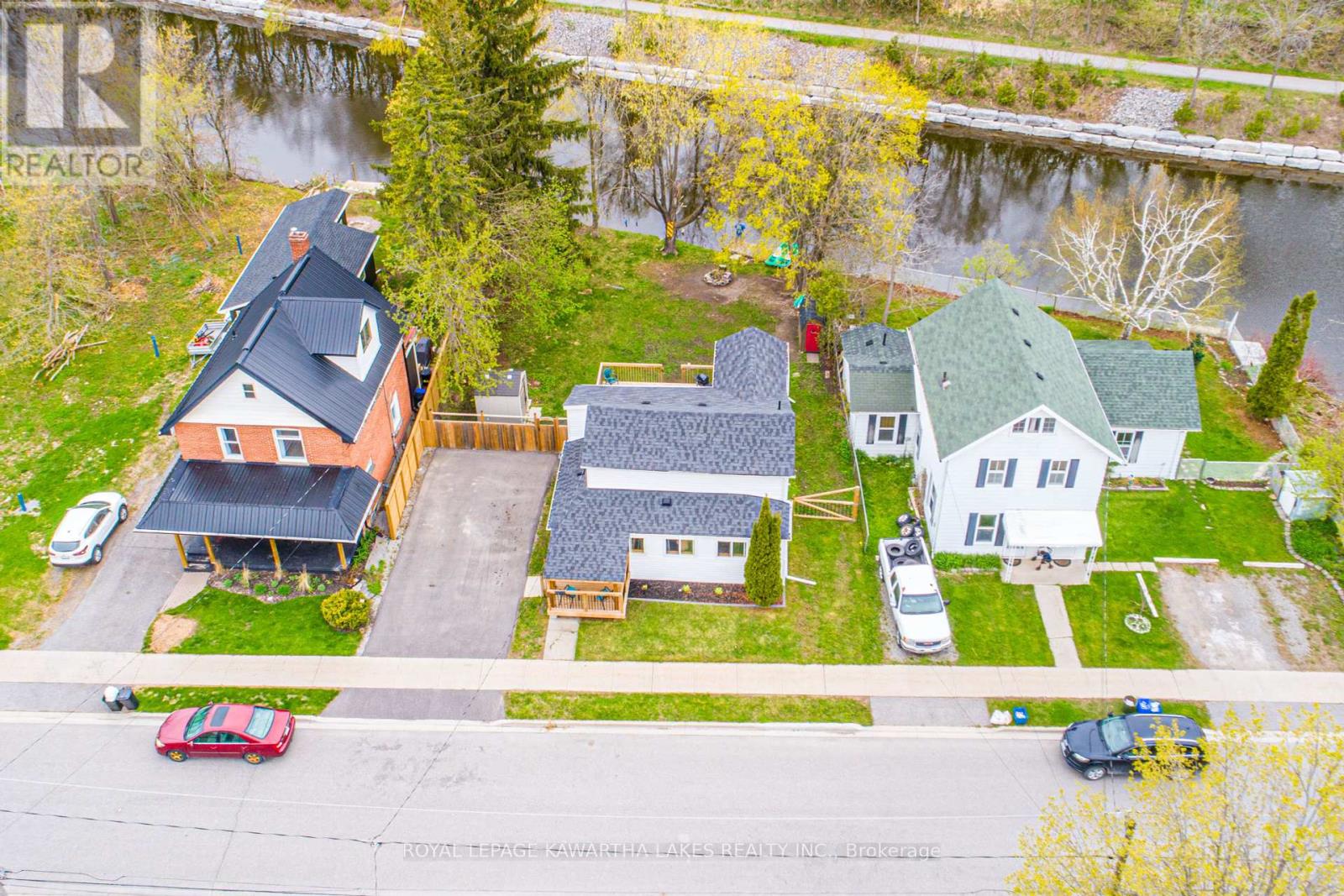 68 Ridout Street, Kawartha Lakes, Ontario  K9V 2B8 - Photo 2 - X12137233