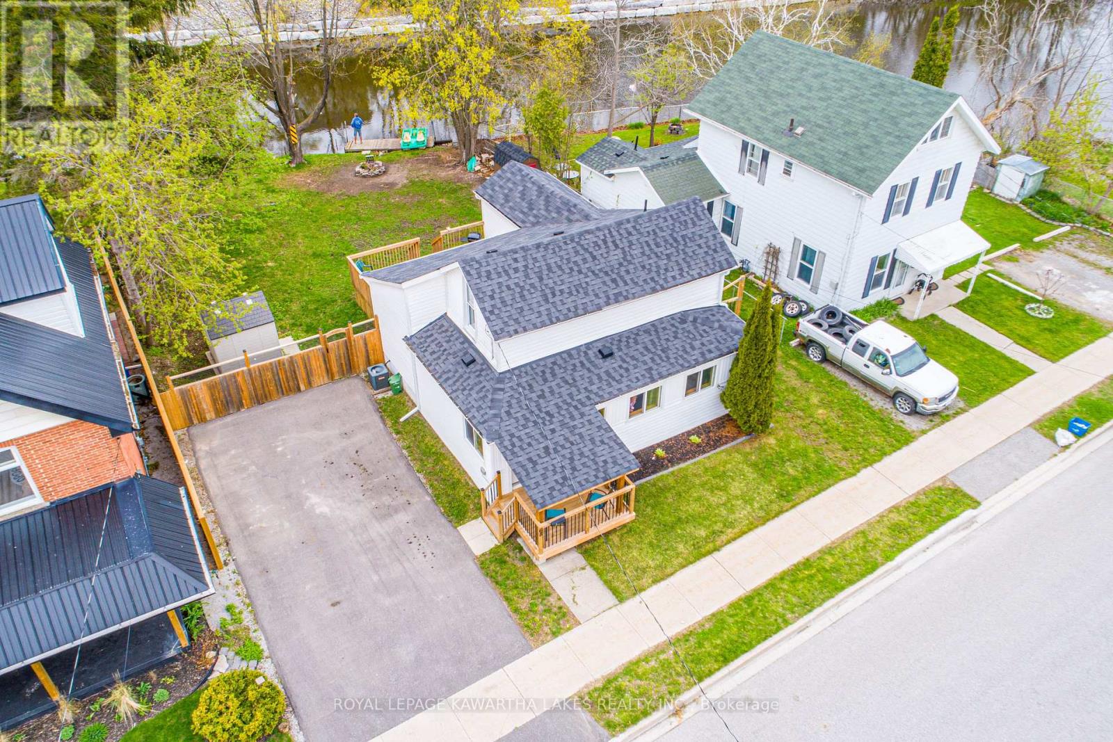 68 Ridout Street, Kawartha Lakes, Ontario  K9V 2B8 - Photo 4 - X12137233