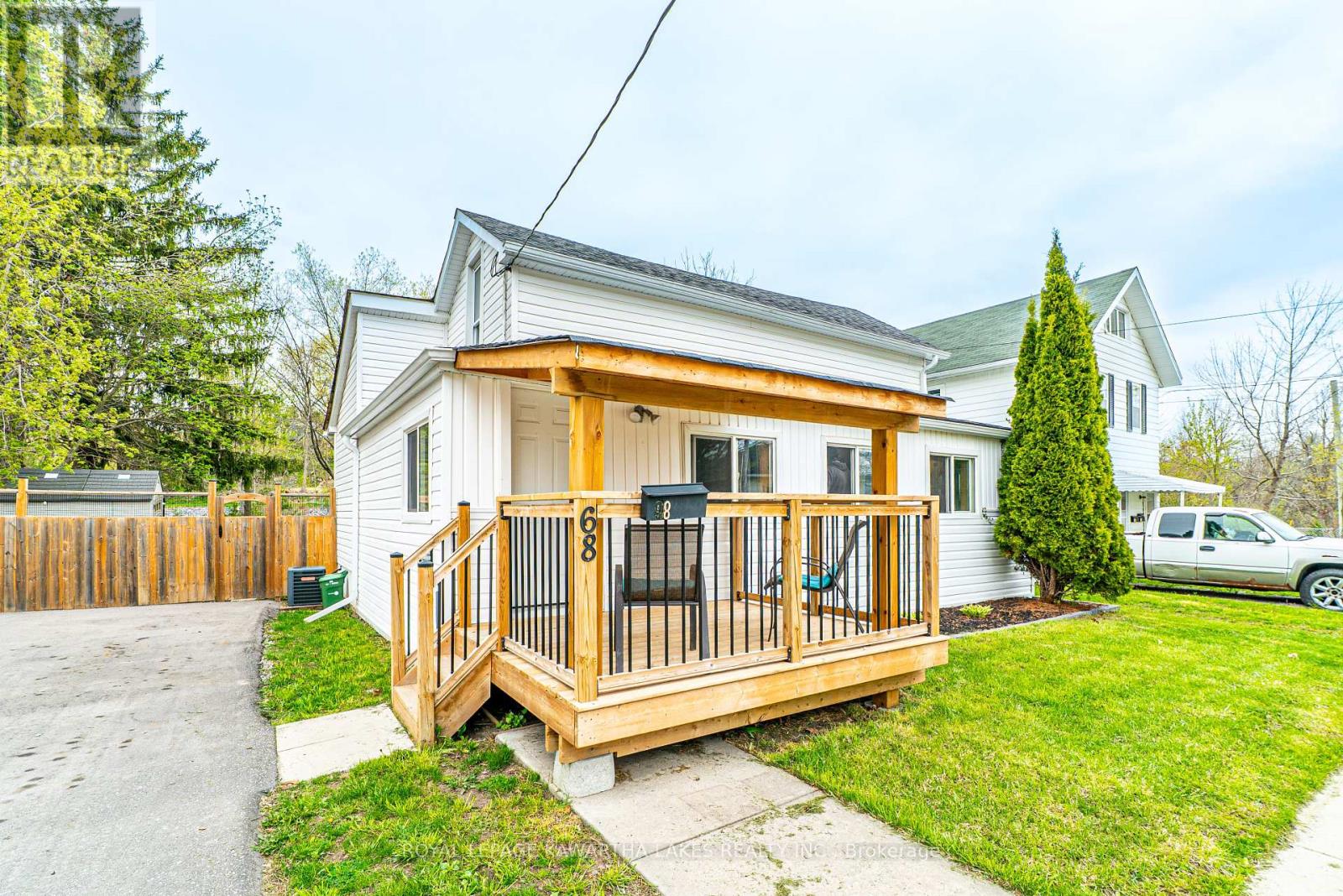 68 Ridout Street, Kawartha Lakes, Ontario  K9V 2B8 - Photo 5 - X12137233