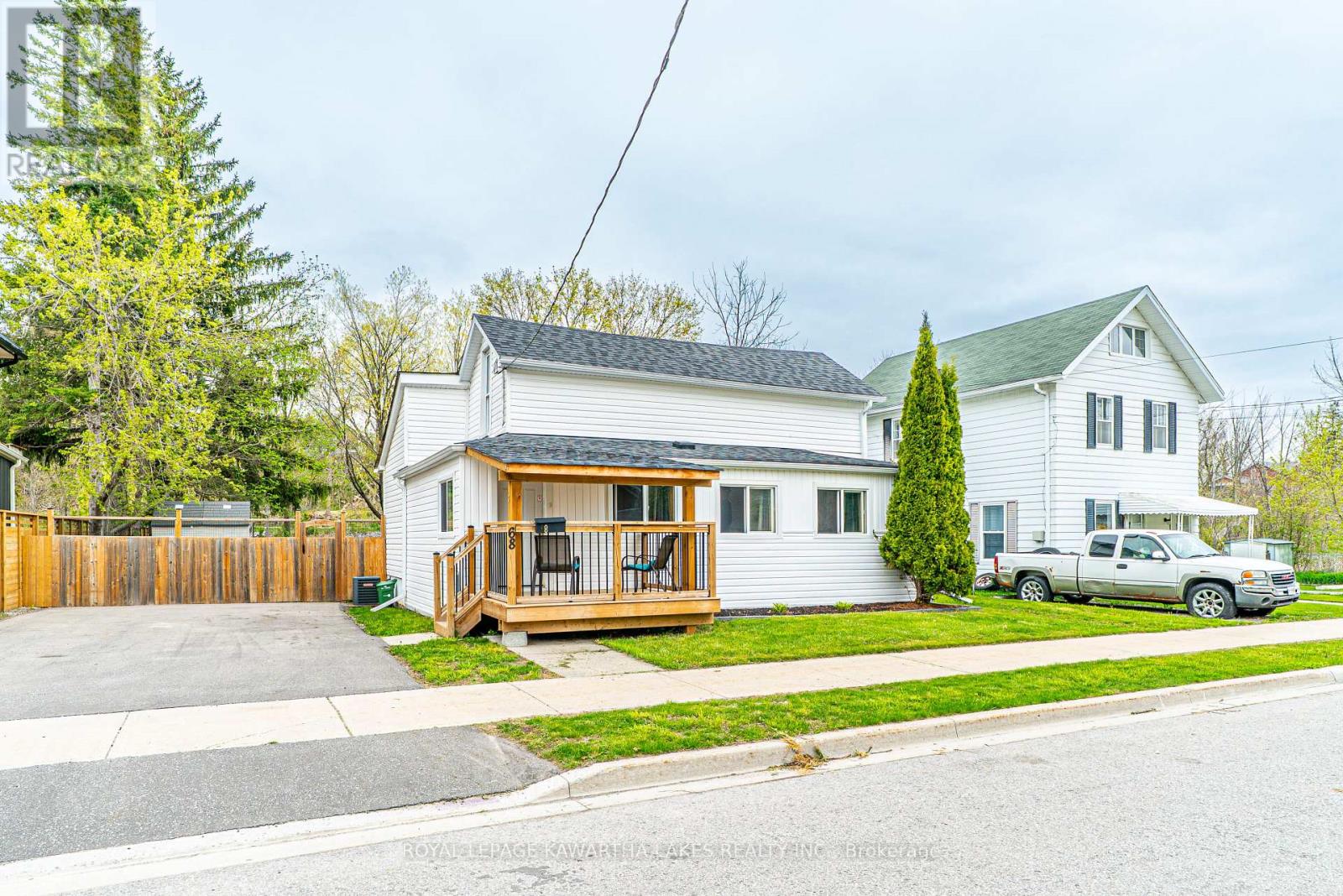 68 Ridout Street, Kawartha Lakes, Ontario  K9V 2B8 - Photo 6 - X12137233