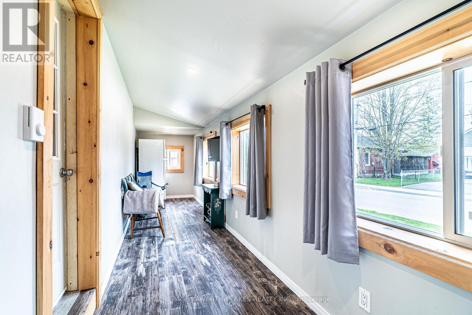 68 Ridout Street, Kawartha Lakes, Ontario  K9V 2B8 - Photo 9 - X12137233