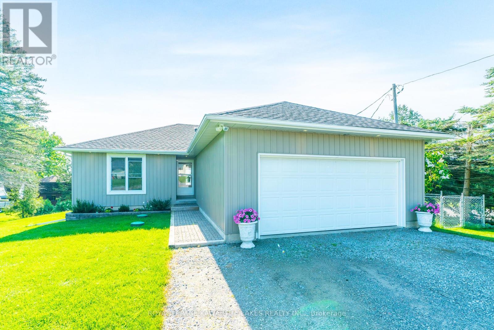 36 Riverside Drive, Kawartha Lakes, Ontario  K9V 4R2 - Photo 6 - X12143777