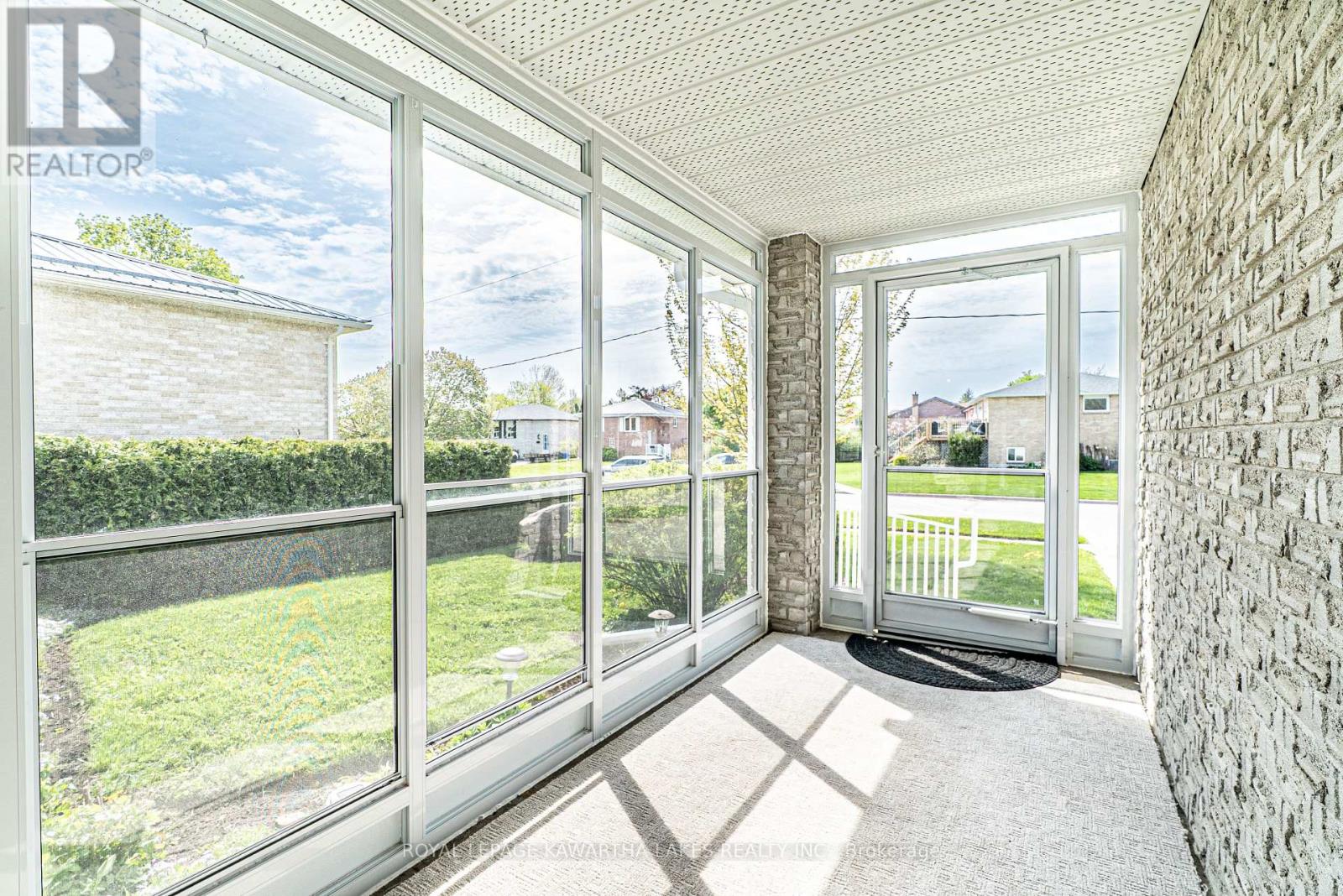 83 Lori Boulevard, Kawartha Lakes, Ontario  K9V 6V7 - Photo 9 - X12147974