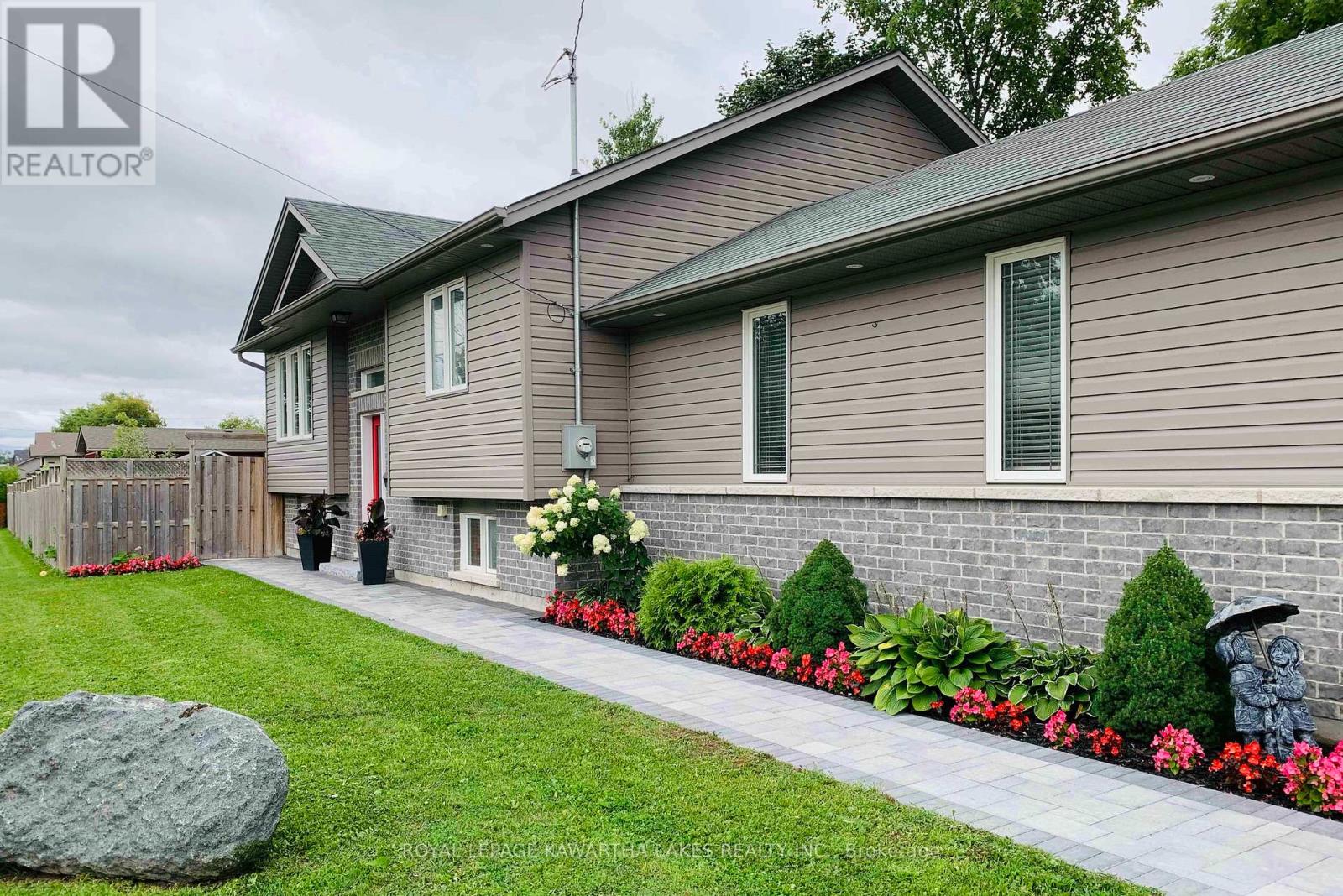 15 Durham Street E, Kawartha Lakes, Ontario  K9V 5R5 - Photo 1 - X12172498