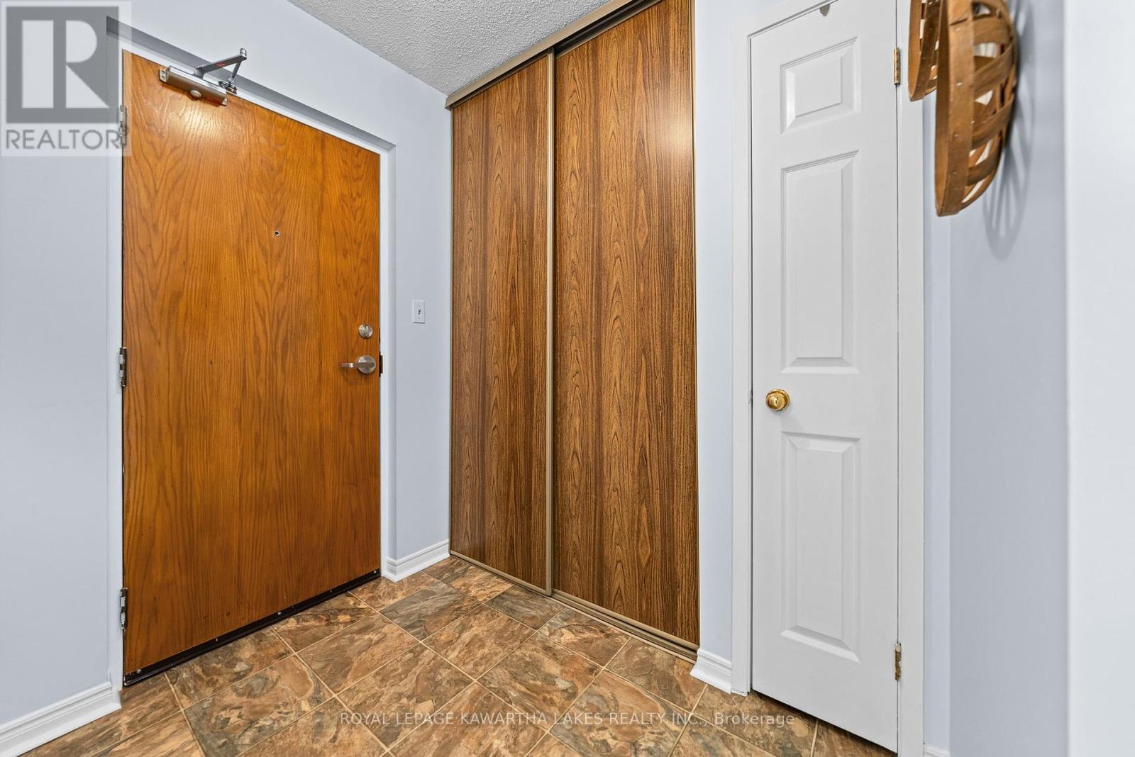 303 - 2 Heritage Way, Kawartha Lakes, Ontario  K9V 5P5 - Photo 8 - X12184565