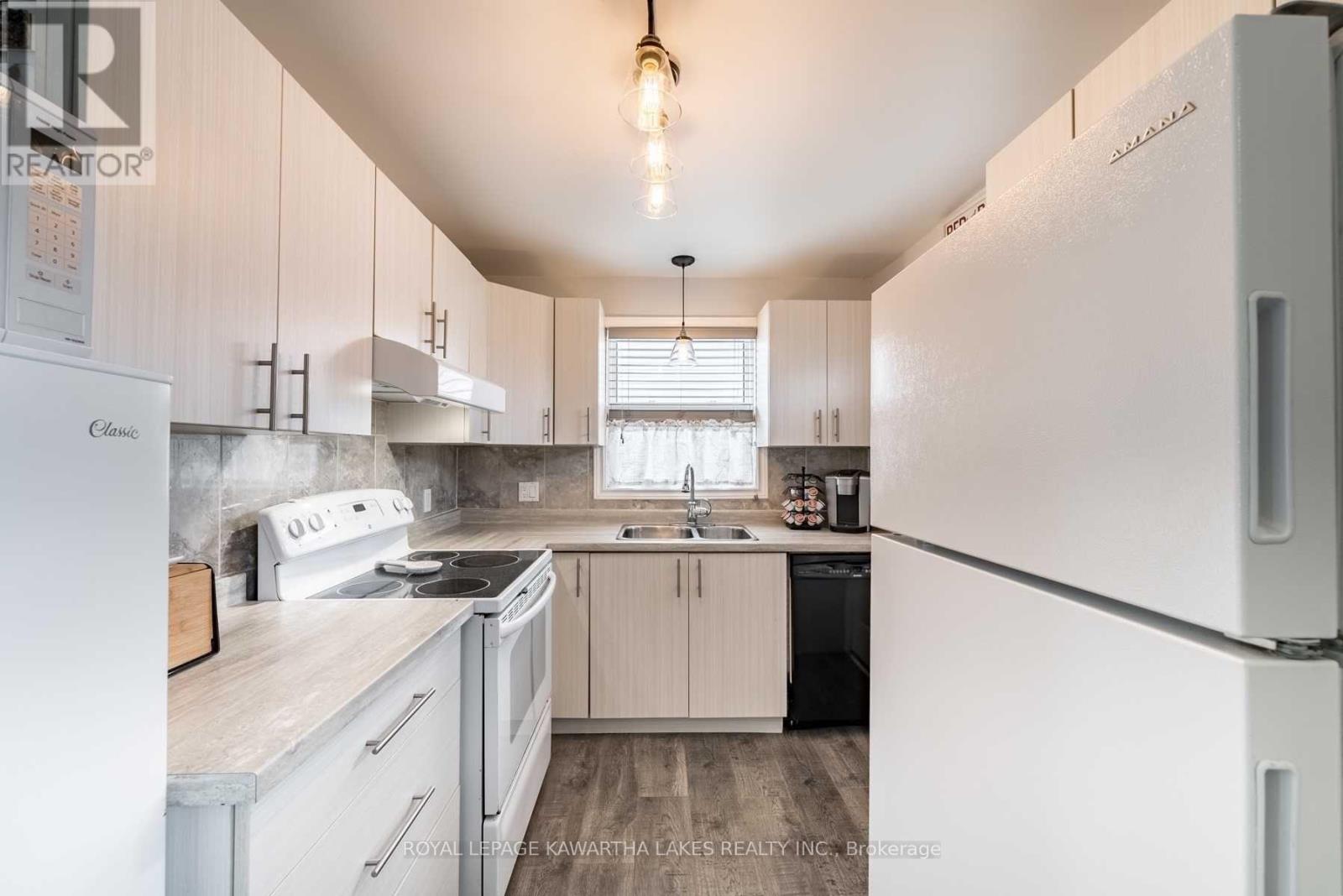 813 County Road 121 Road, Kawartha Lakes, Ontario  K0M 1N0 - Photo 7 - X12189159