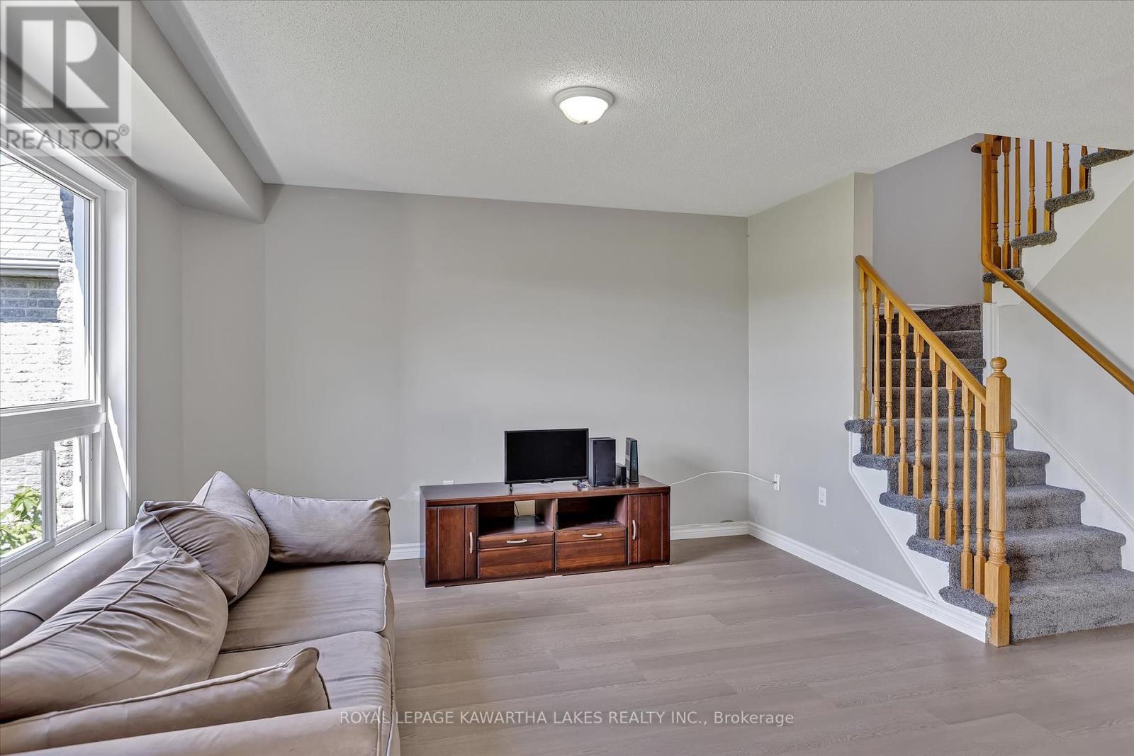 55 Truax Street, Kawartha Lakes, Ontario  K9V 0E3 - Photo 10 - X12189900