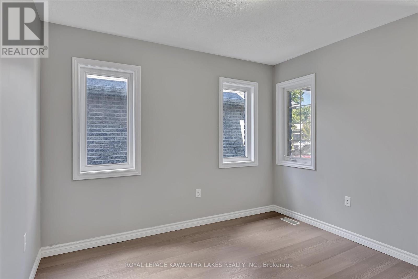 55 Truax Street, Kawartha Lakes, Ontario  K9V 0E3 - Photo 6 - X12189900