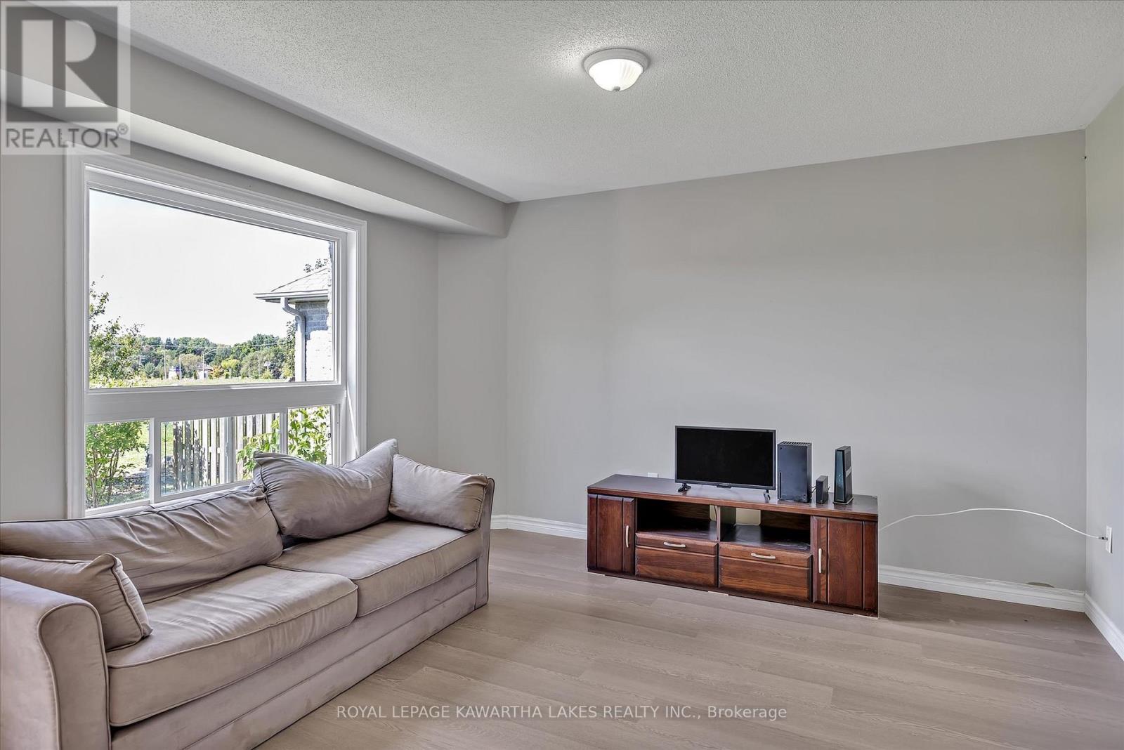 55 Truax Street, Kawartha Lakes, Ontario  K9V 0E3 - Photo 8 - X12189900