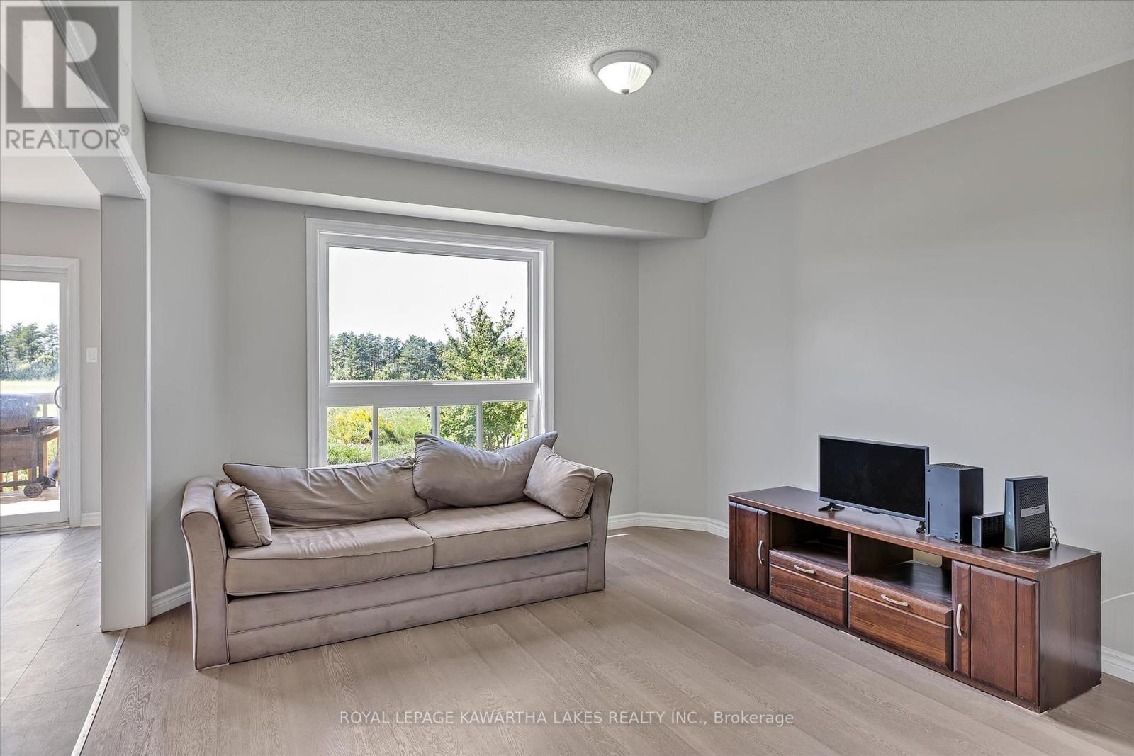 55 Truax Street, Kawartha Lakes, Ontario  K9V 0E3 - Photo 9 - X12189900