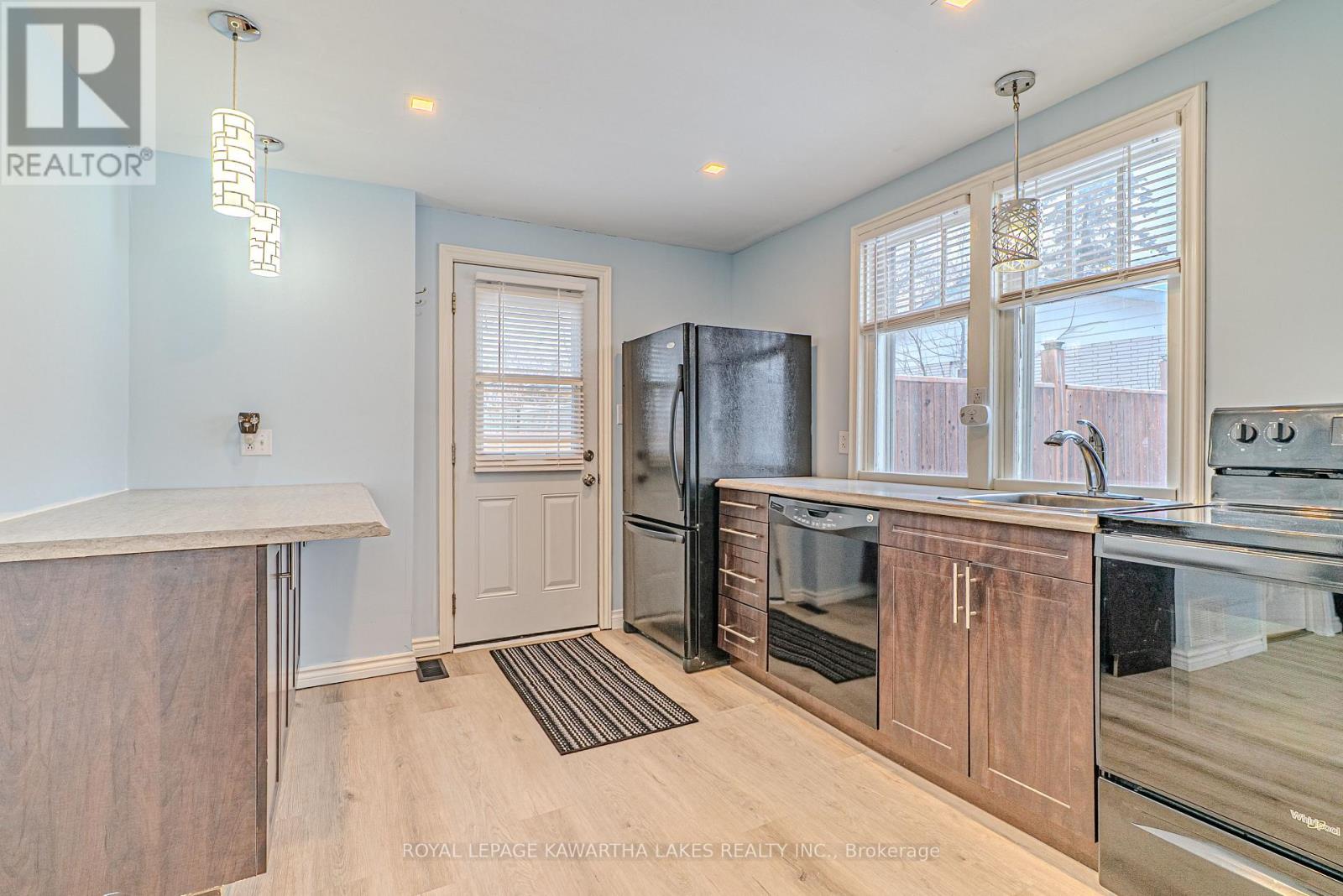 54 Glenelg Street W, Kawartha Lakes, Ontario  K9V 2V2 - Photo 16 - X12691070