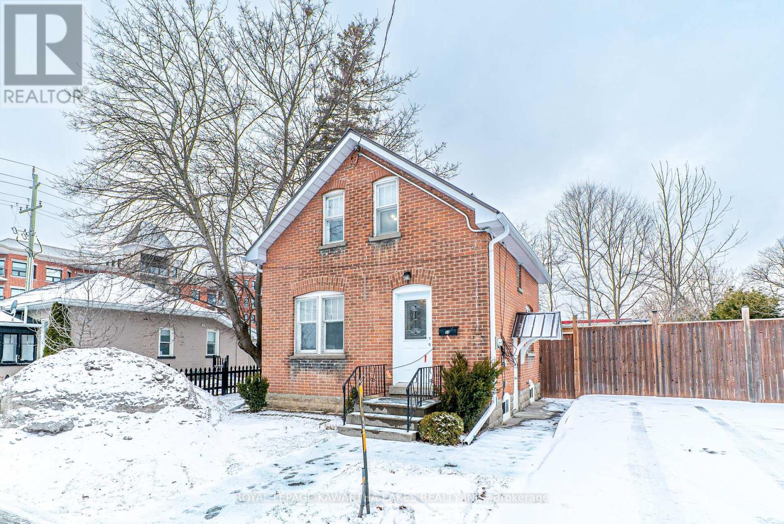 54 Glenelg Street W, Kawartha Lakes, Ontario  K9V 2V2 - Photo 5 - X12691070