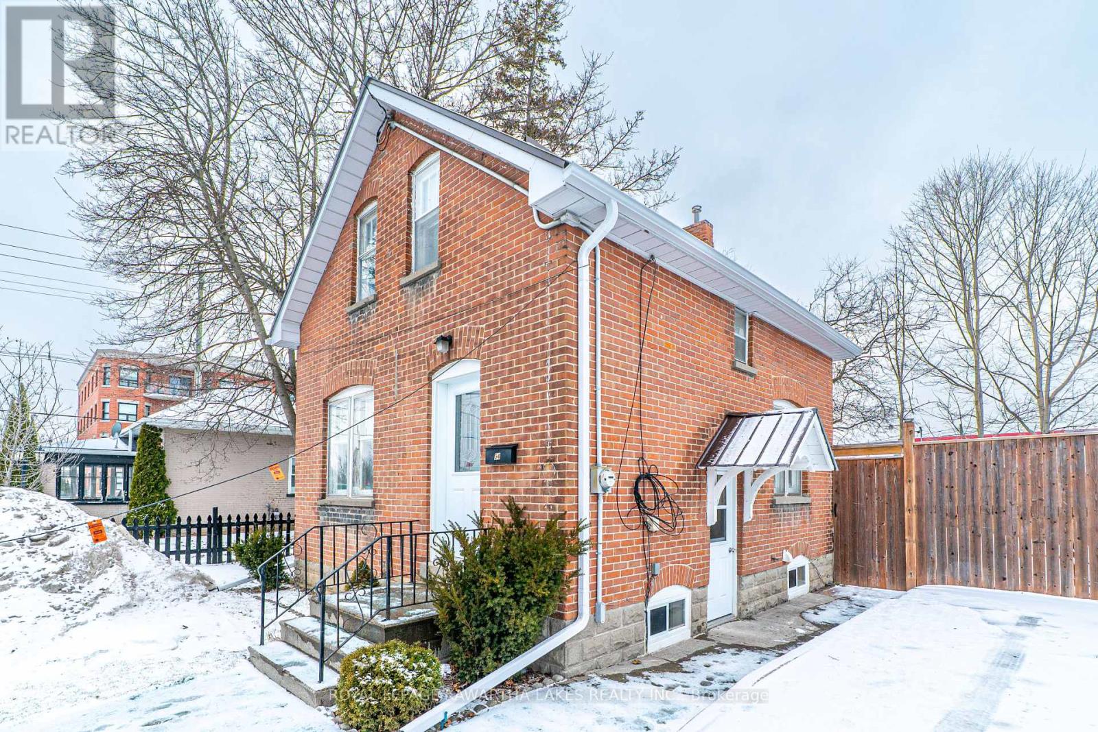 54 Glenelg Street W, Kawartha Lakes, Ontario  K9V 2V2 - Photo 8 - X12691070